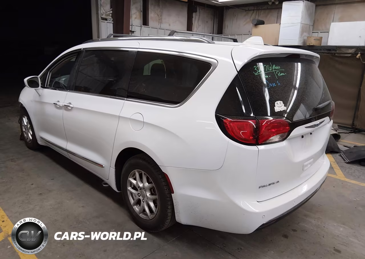 2020 Chrysler Pacifica Touring L VIN:2C4RC1BG8LR280727 - 3