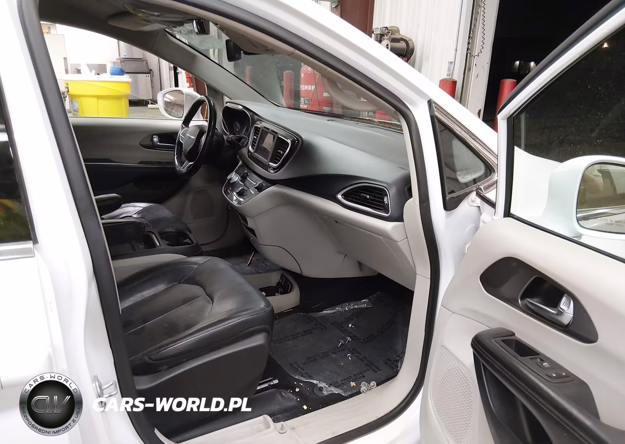 2020 Chrysler Pacifica Touring L VIN:2C4RC1BG8LR280727 - 5