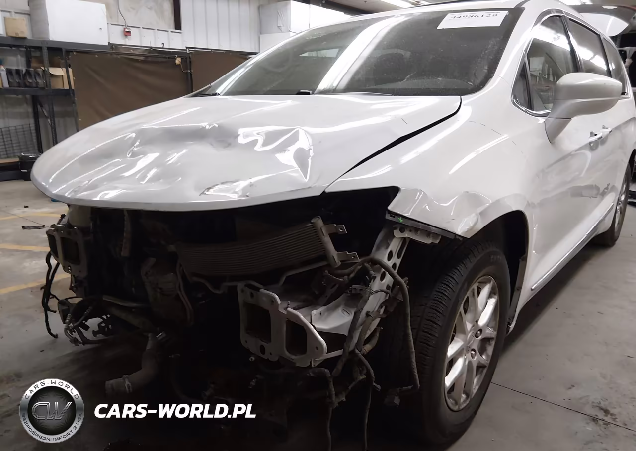2020 Chrysler Pacifica Touring L VIN:2C4RC1BG8LR280727 - 6