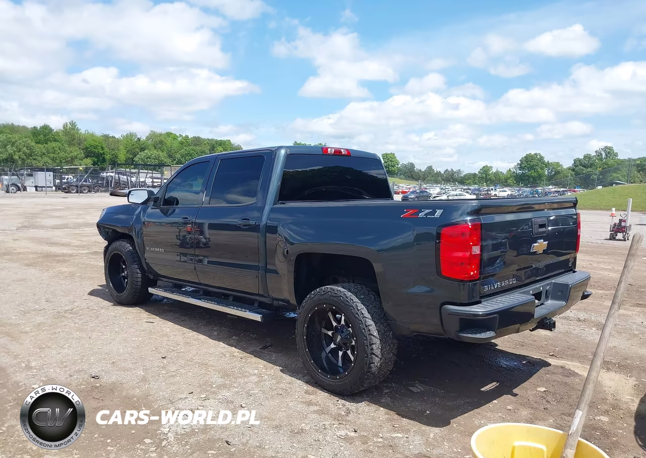 2018 Chevrolet Silverado 1500 2Lt VIN:3GCUKREC1JG423282 - 3