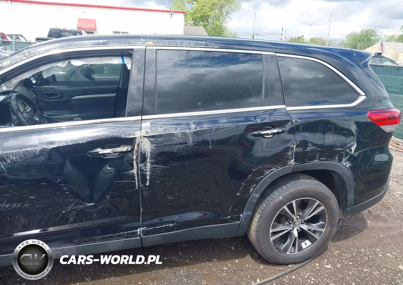 2019 Toyota Highlander Le VIN:5TDZARFH8KS042888 - 19