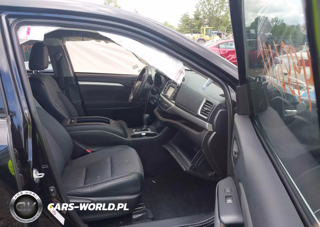 2019 Toyota Highlander Le VIN:5TDZARFH8KS042888 - 5