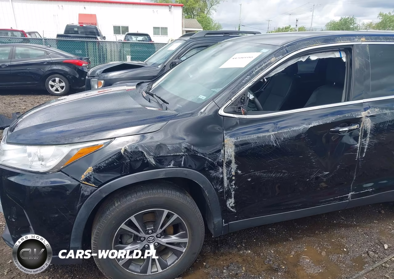 2019 Toyota Highlander Le VIN:5TDZARFH8KS042888 - 6