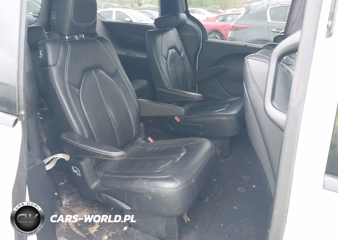 2018 Chrysler Pacifica Touring L Plus VIN:2C4RC1EG7JR351635 - 8