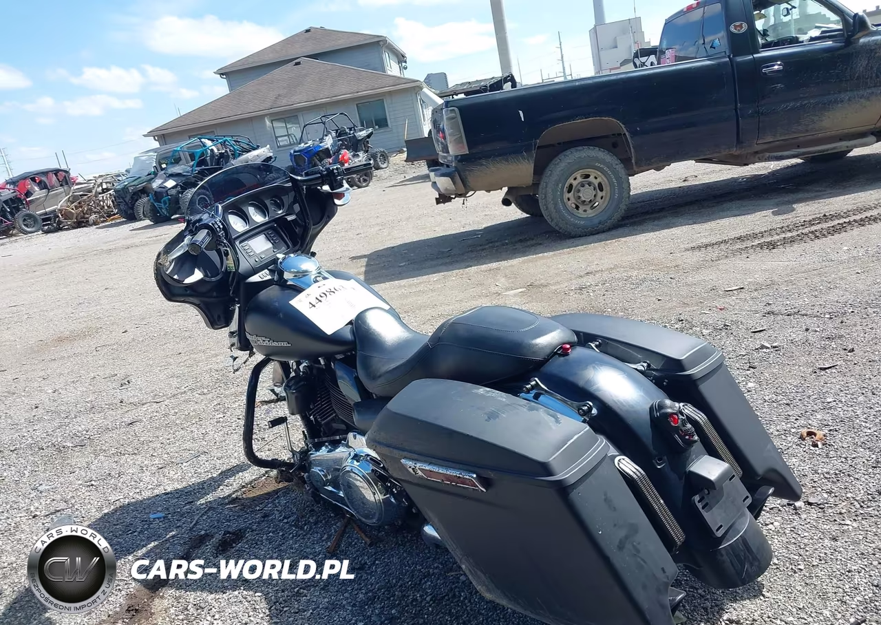 2017 Harley-Davidson Flhx Street Glide VIN:1HD1KBC1XHB694662 - 3
