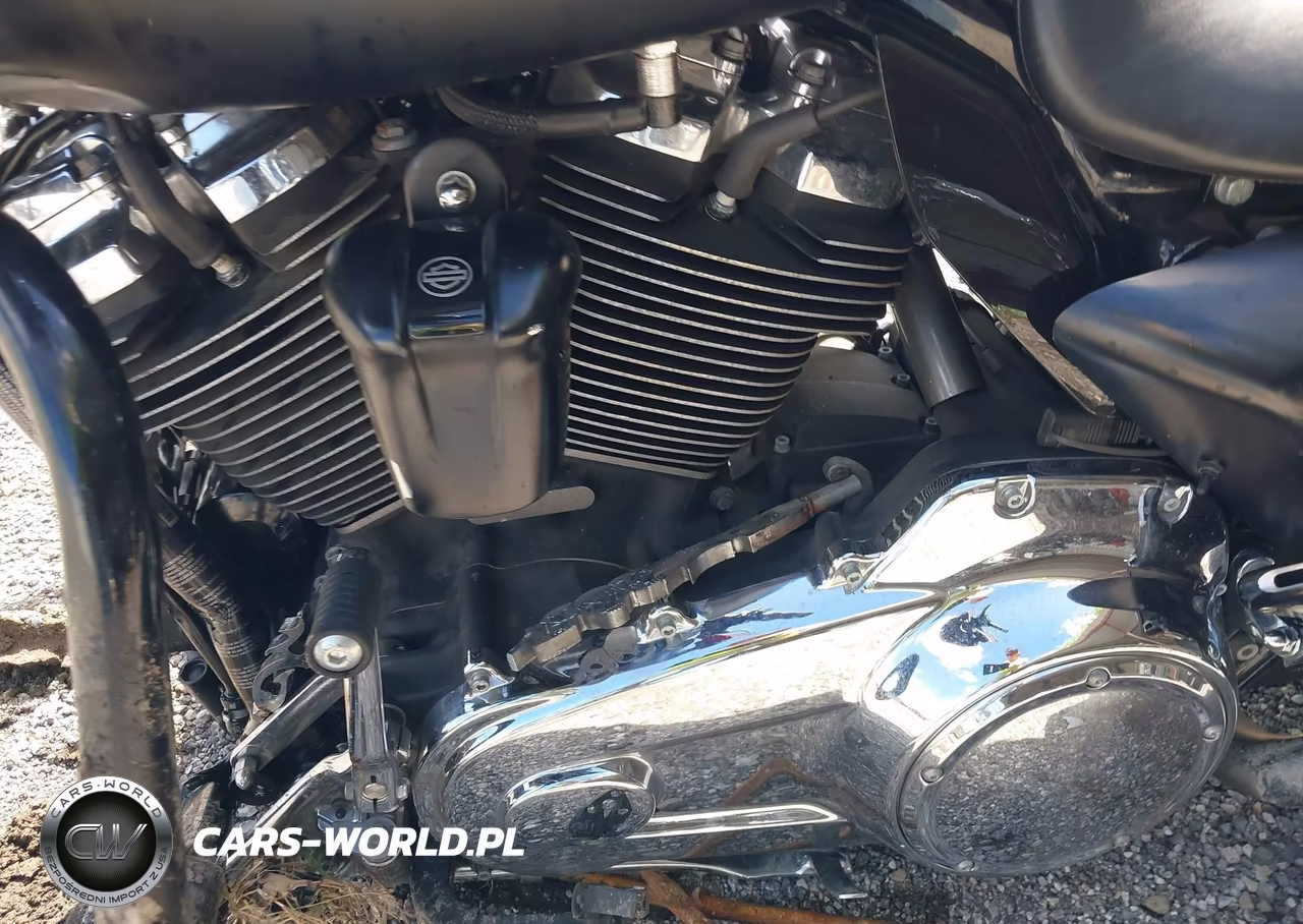 2017 Harley-Davidson Flhx Street Glide VIN:1HD1KBC1XHB694662 - 9