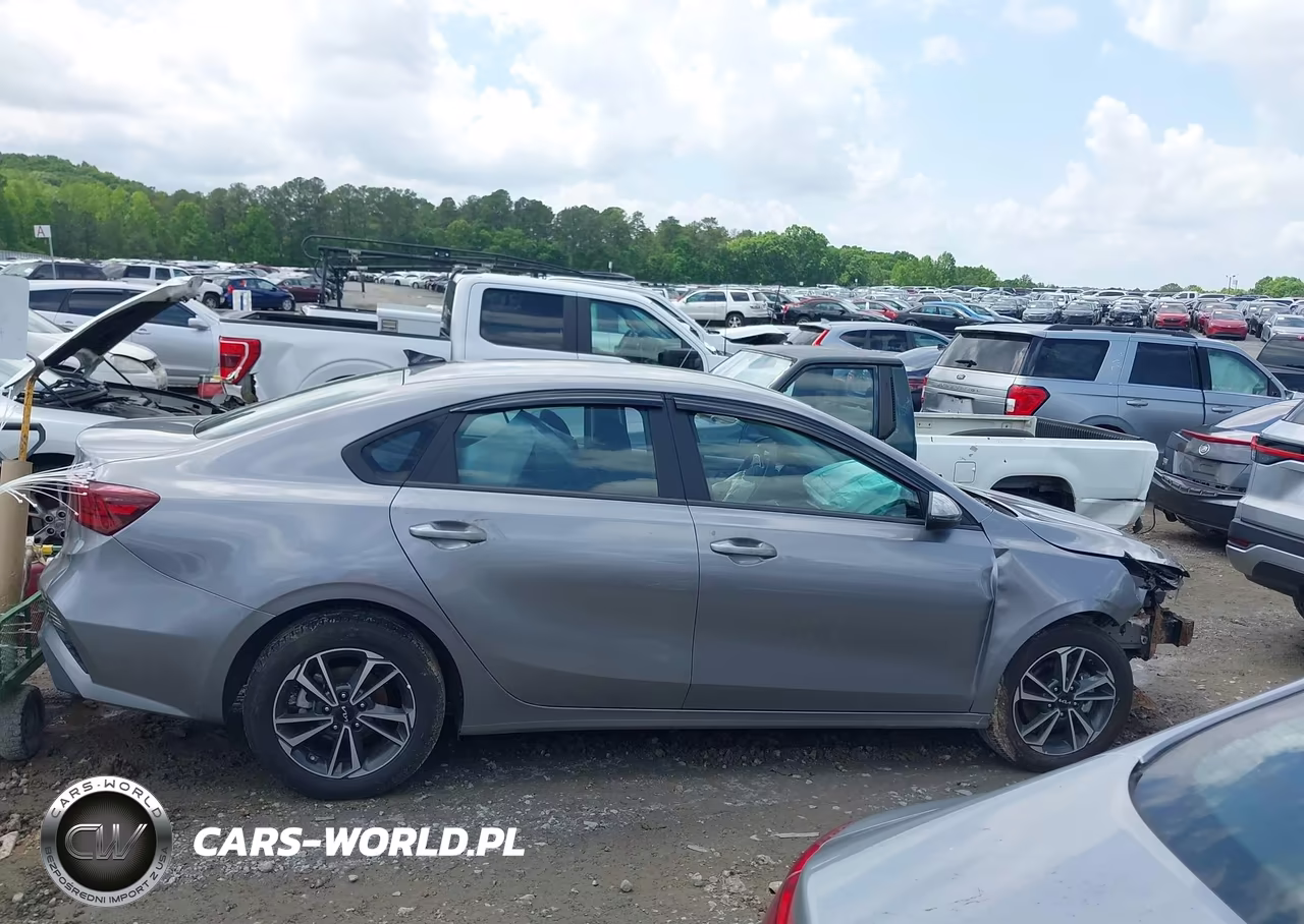 2024 Kia Forte Lxs VIN:3KPF24AD2RE835891 - 12