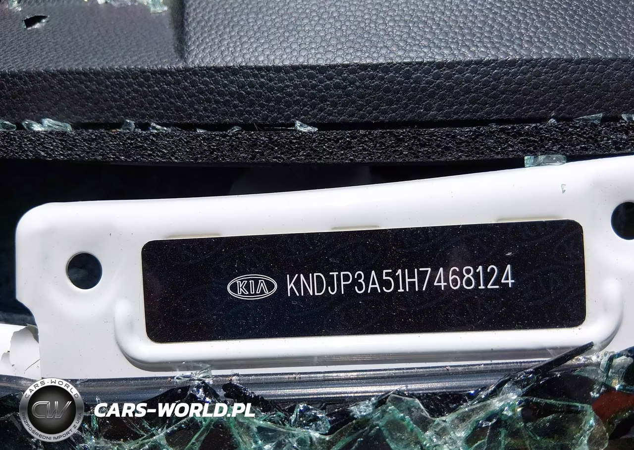 2017 Kia Soul + VIN:KNDJP3A51H7468124 - 9
