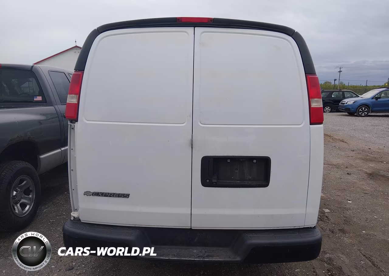 2018 Chevrolet Express 2500 Work Van VIN:1GCWGBFP8J1192141 - 16