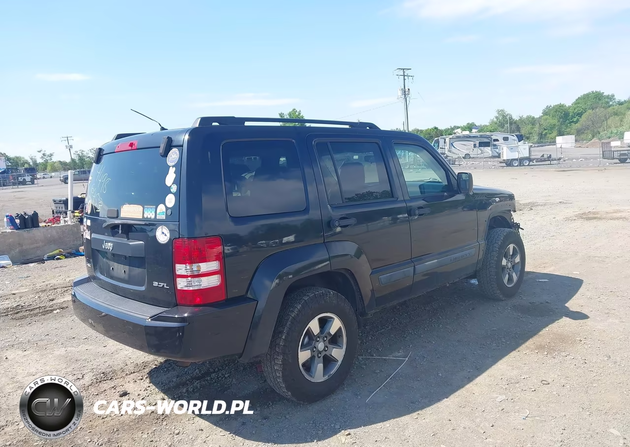 2008 Jeep Liberty Sport VIN:1J8GN28K58W107760 - 4