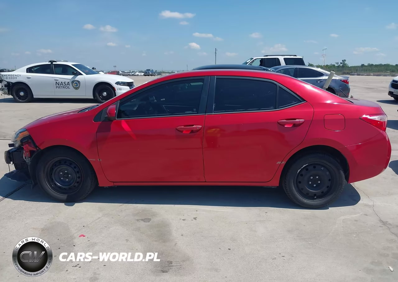2018 Toyota Corolla Le VIN:5YFBURHEXJP824838 - 14