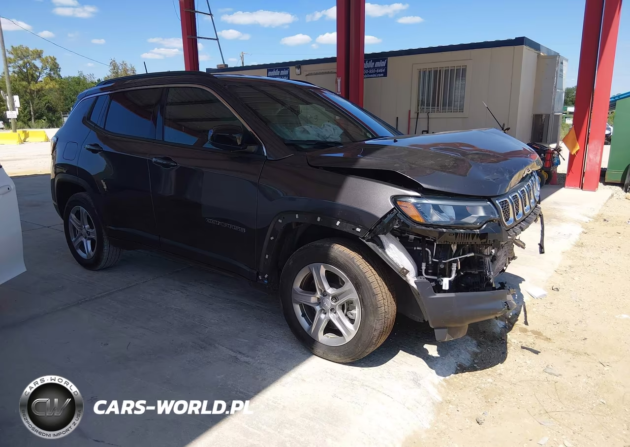 2023 Jeep Compass Latitude 4X4 – zdjęcie 1 z 16