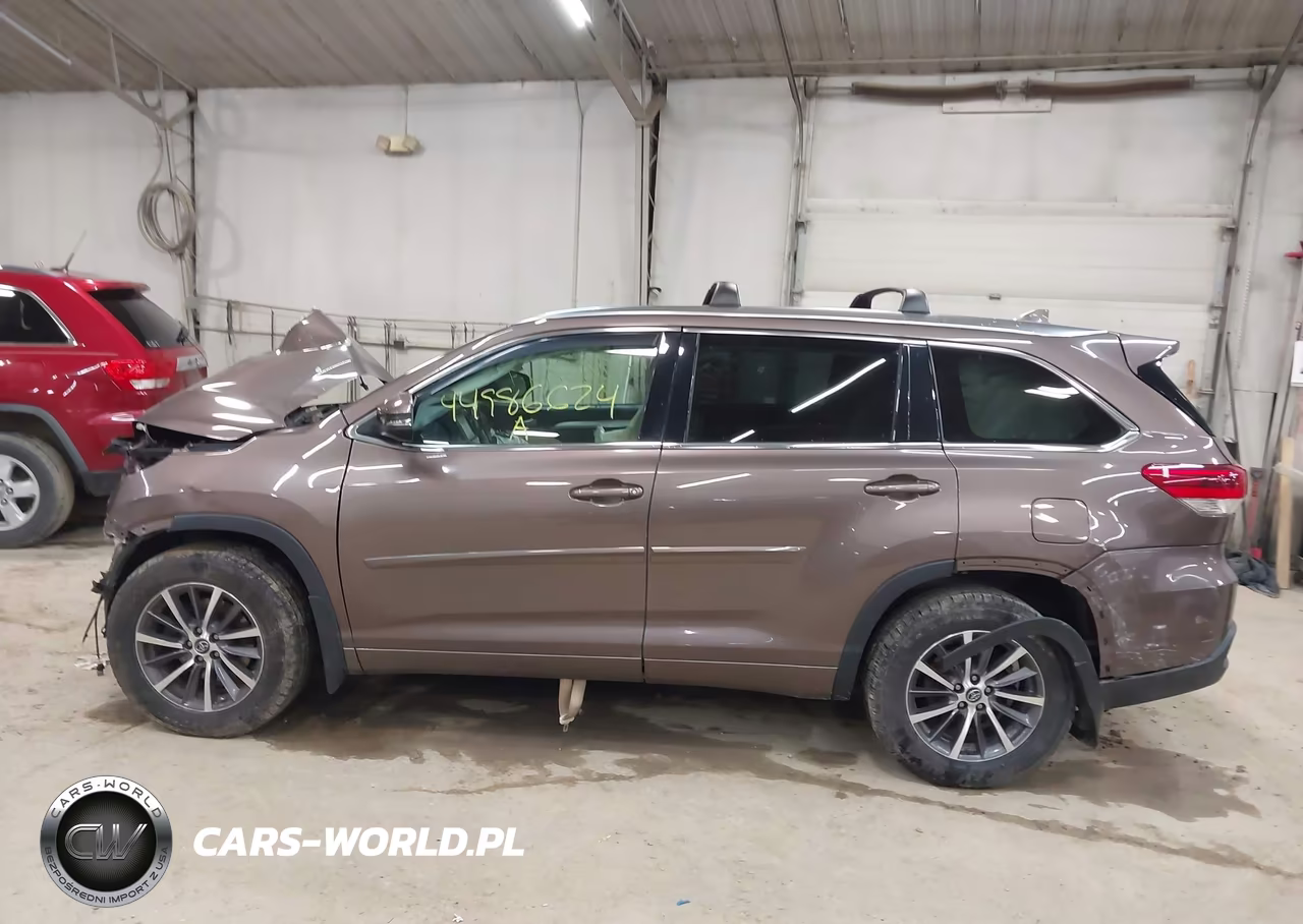 2018 Toyota Highlander Xle VIN:5TDJZRFH2JS840372 - 14