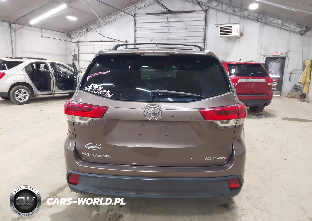 2018 Toyota Highlander Xle VIN:5TDJZRFH2JS840372 - 16