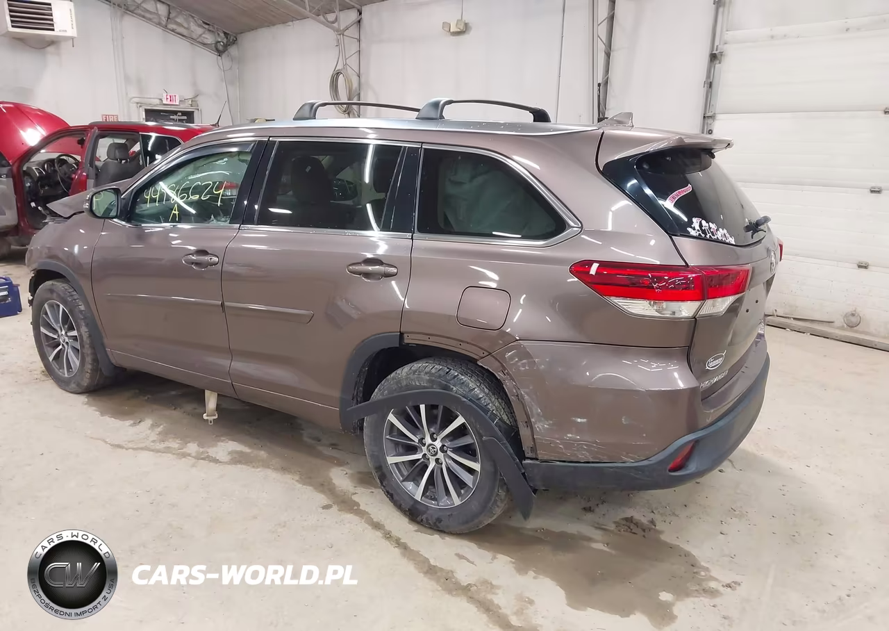 2018 Toyota Highlander Xle VIN:5TDJZRFH2JS840372 - 3