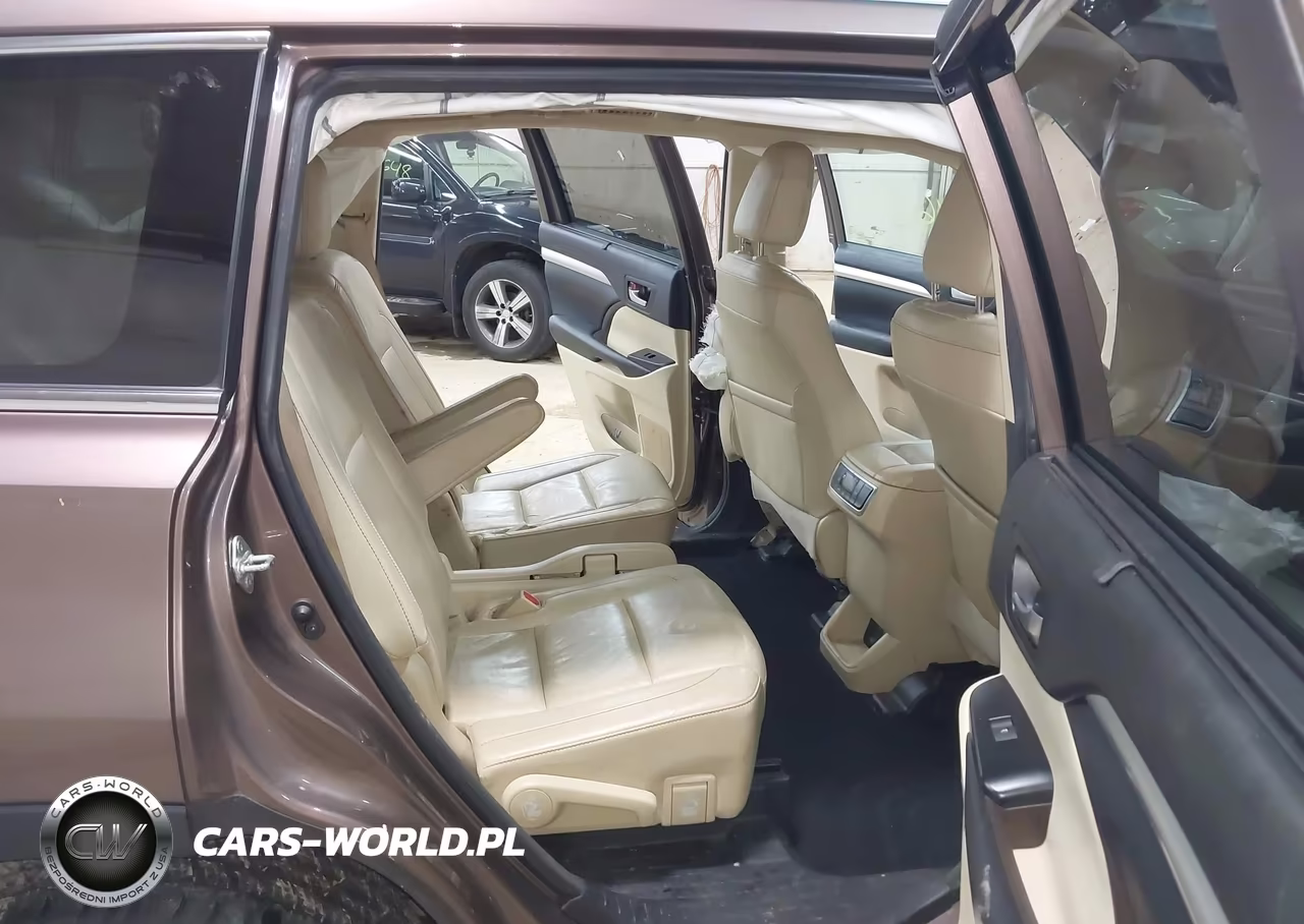 2018 Toyota Highlander Xle VIN:5TDJZRFH2JS840372 - 8