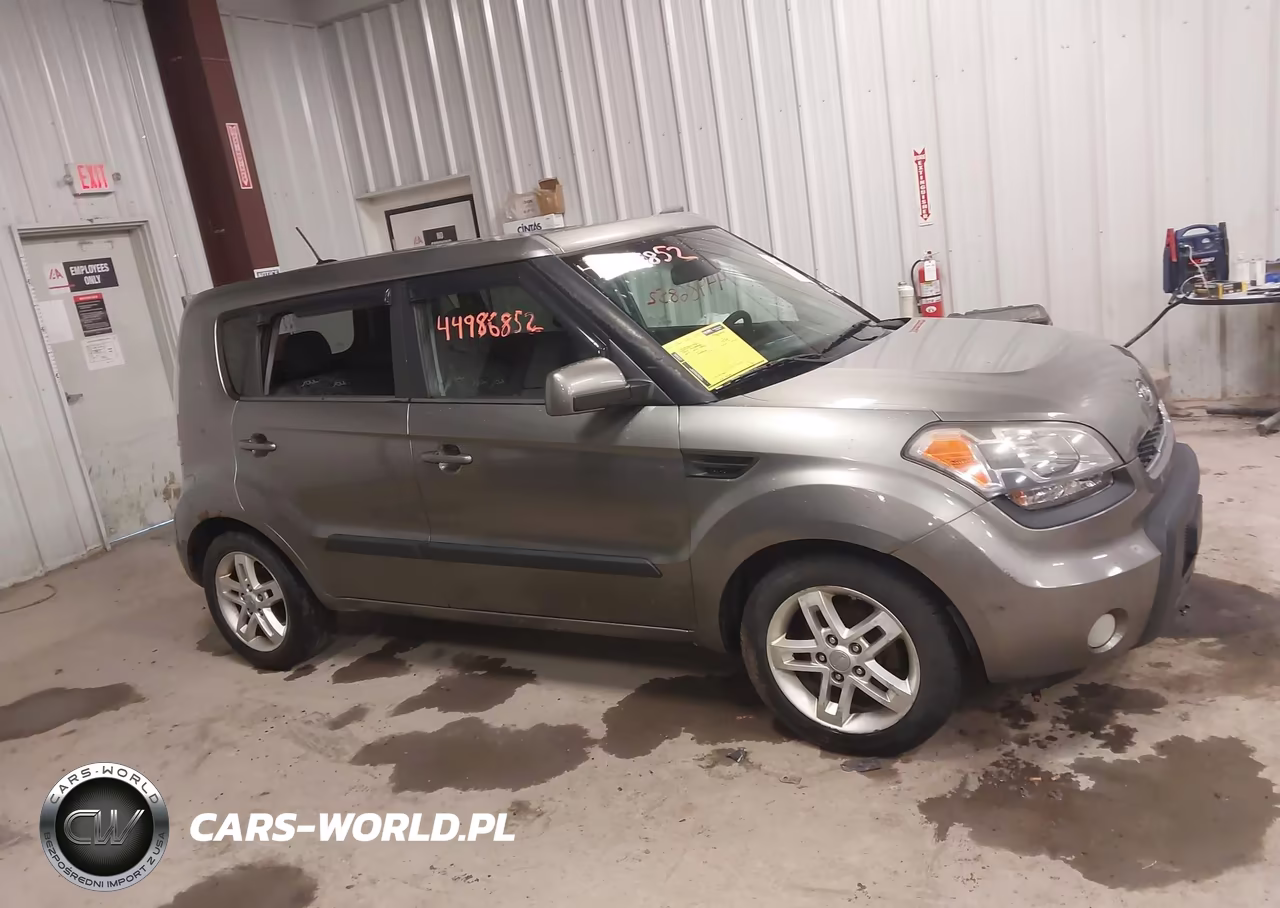 2011 Kia Soul + VIN:KNDJT2A2XB7226936 - 13
