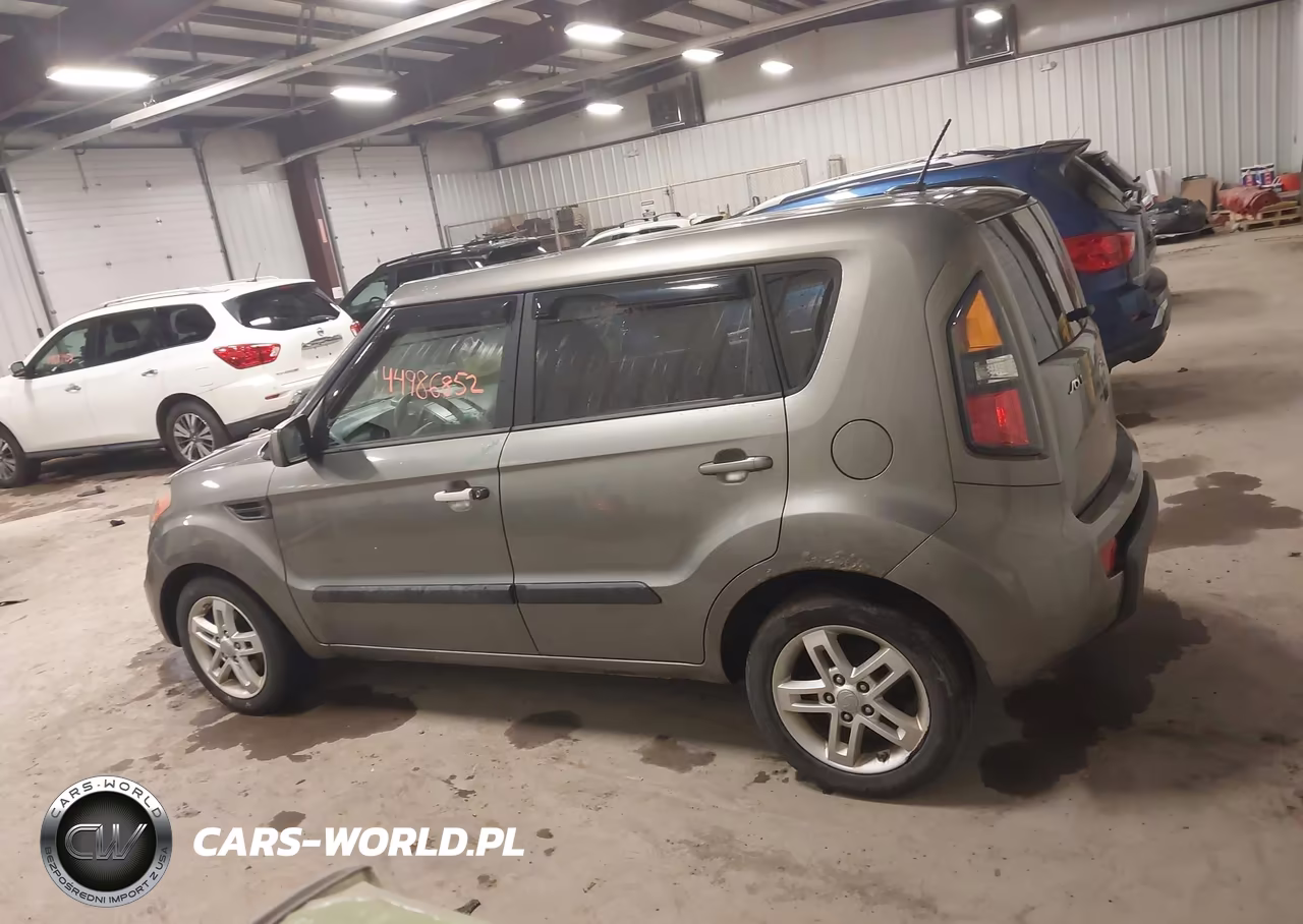 2011 Kia Soul + VIN:KNDJT2A2XB7226936 - 14