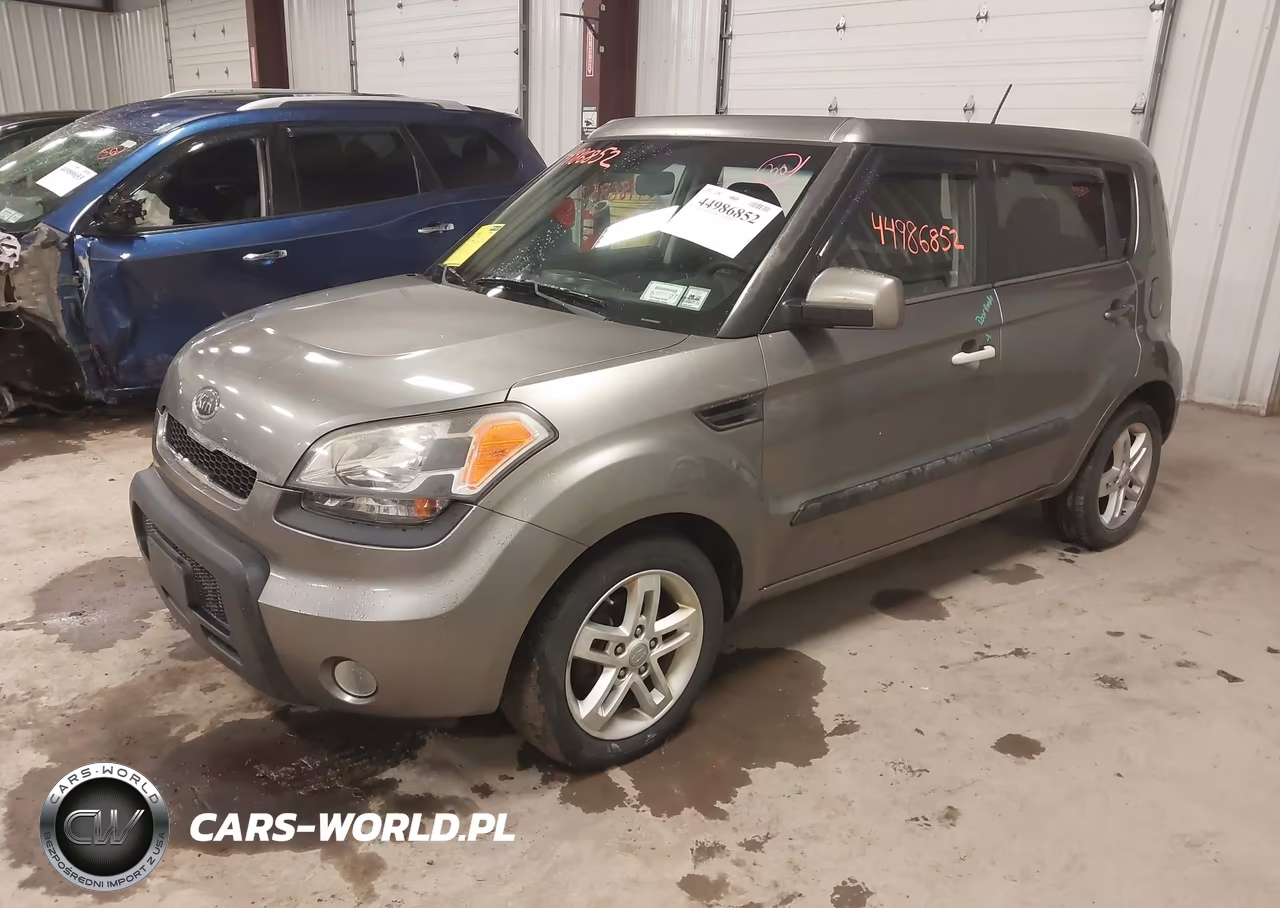 2011 Kia Soul + VIN:KNDJT2A2XB7226936 - 2