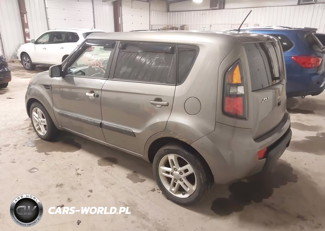 2011 Kia Soul + VIN:KNDJT2A2XB7226936 - 3
