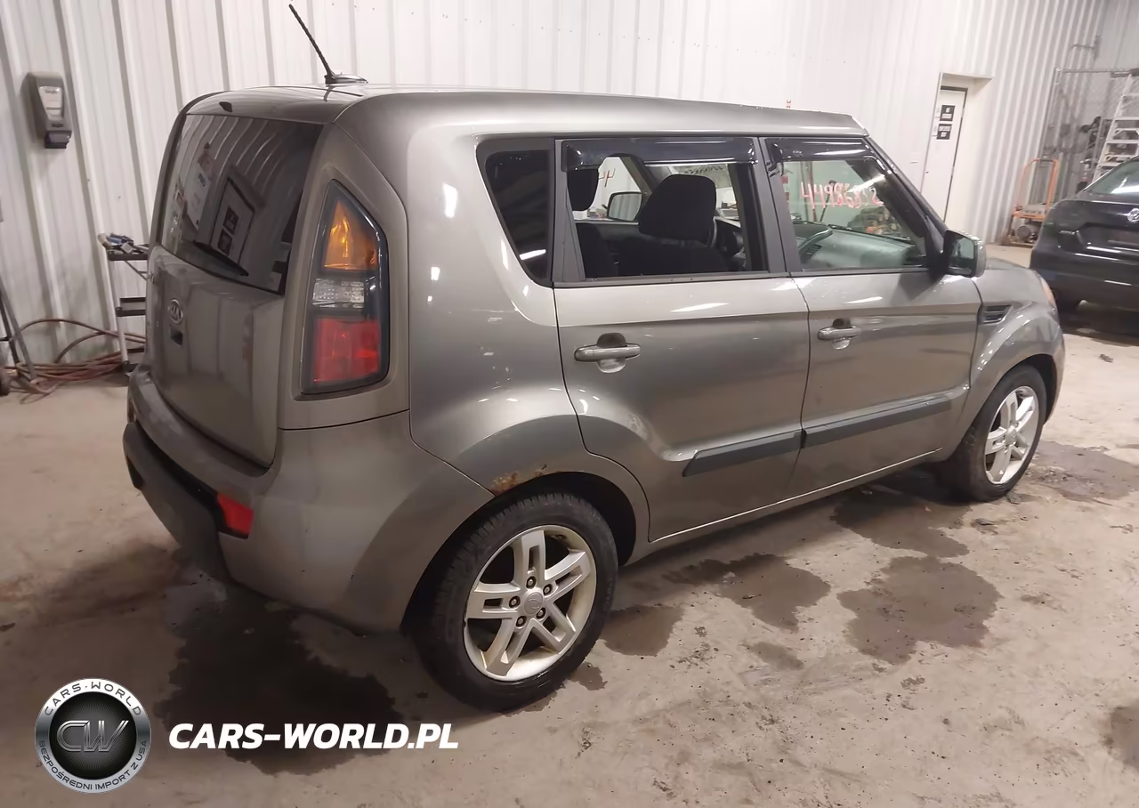 2011 Kia Soul + VIN:KNDJT2A2XB7226936 - 4
