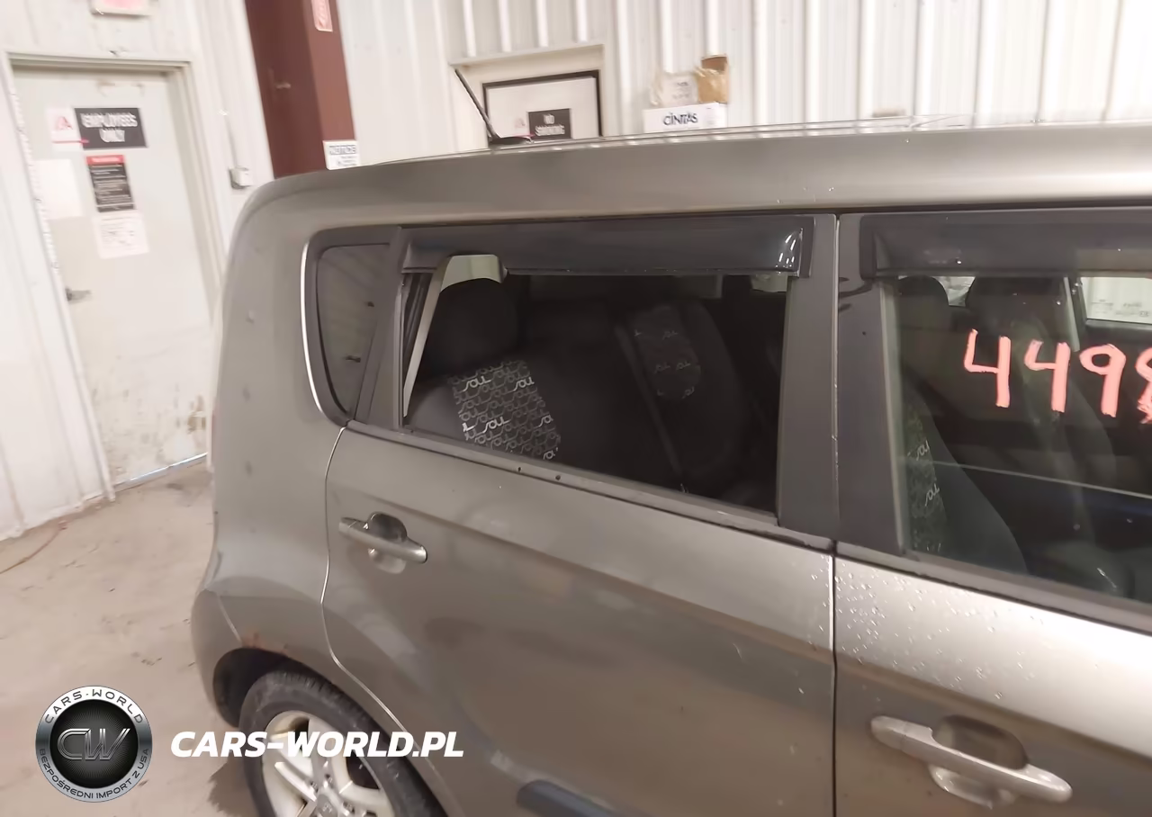 2011 Kia Soul + VIN:KNDJT2A2XB7226936 - 6