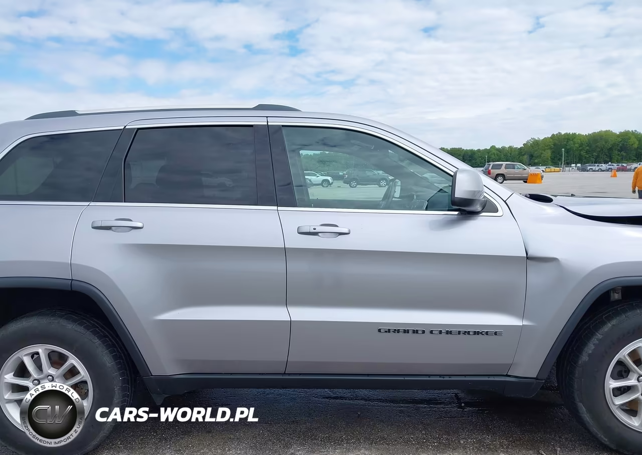 2018 Jeep Grand Cherokee Laredo E 4X4 VIN:1C4RJFAG5JC178893 - 14