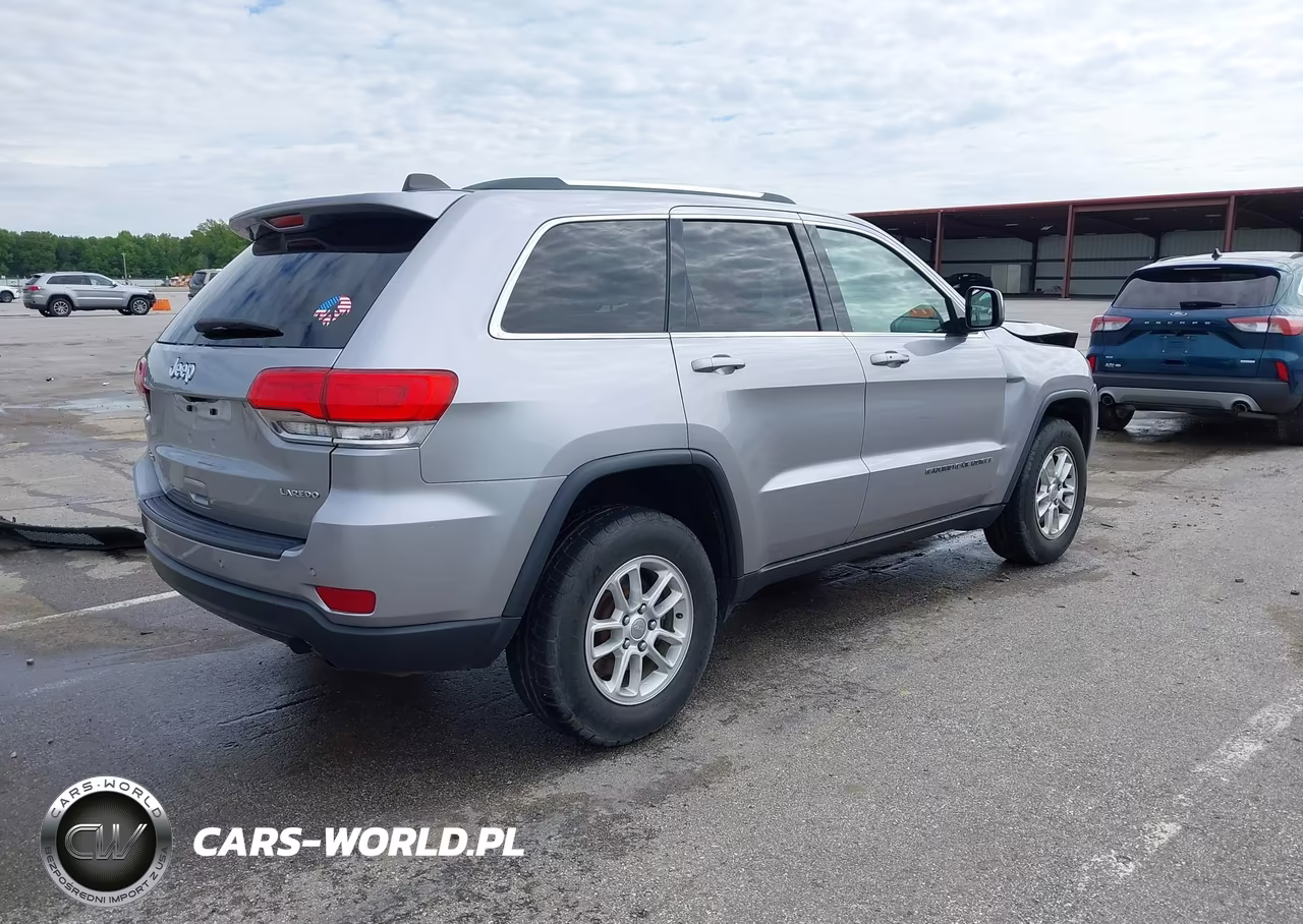 2018 Jeep Grand Cherokee Laredo E 4X4 VIN:1C4RJFAG5JC178893 - 4