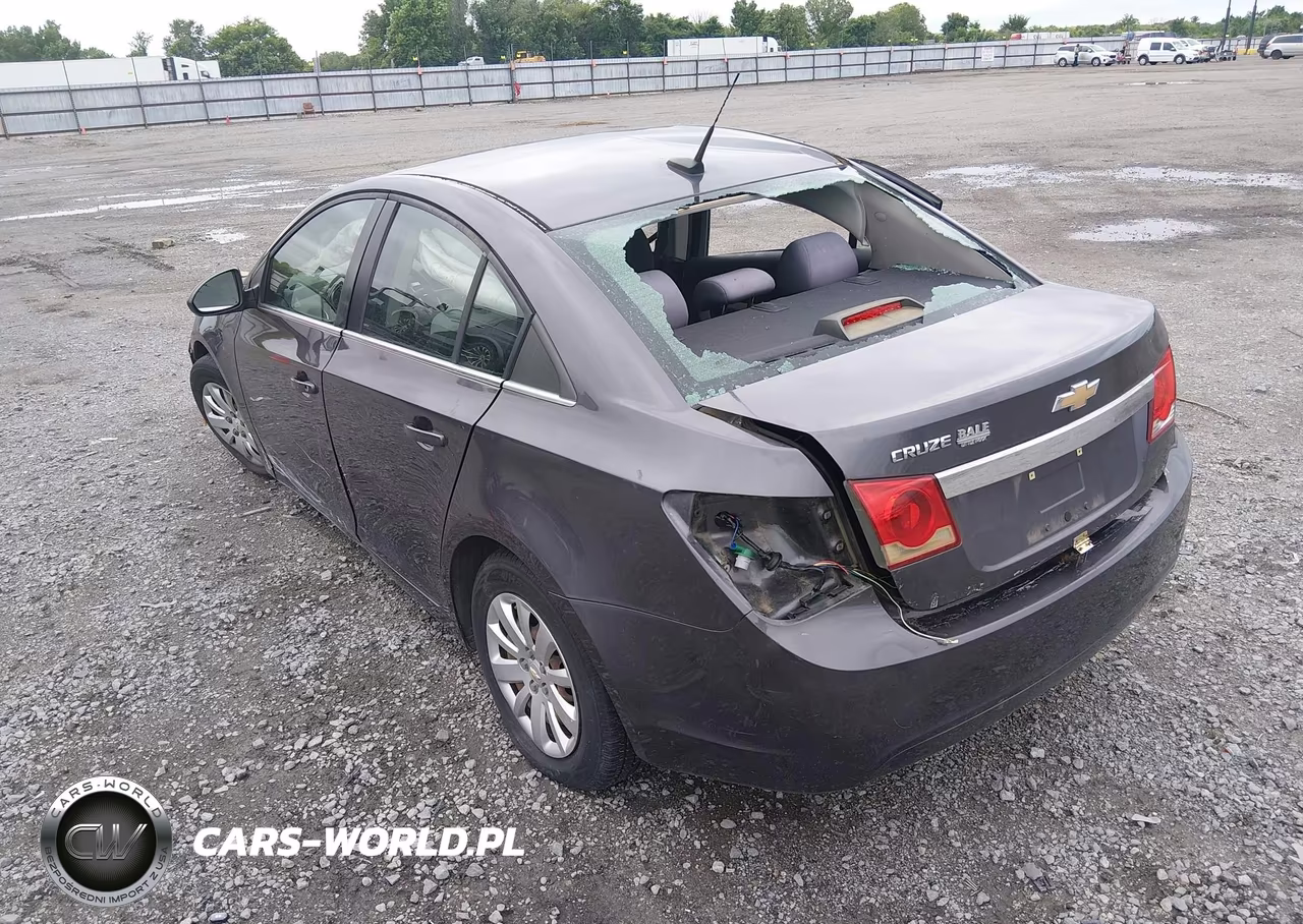2011 Chevrolet Cruze Ls VIN:1G1PC5SH0B7105582 - 3