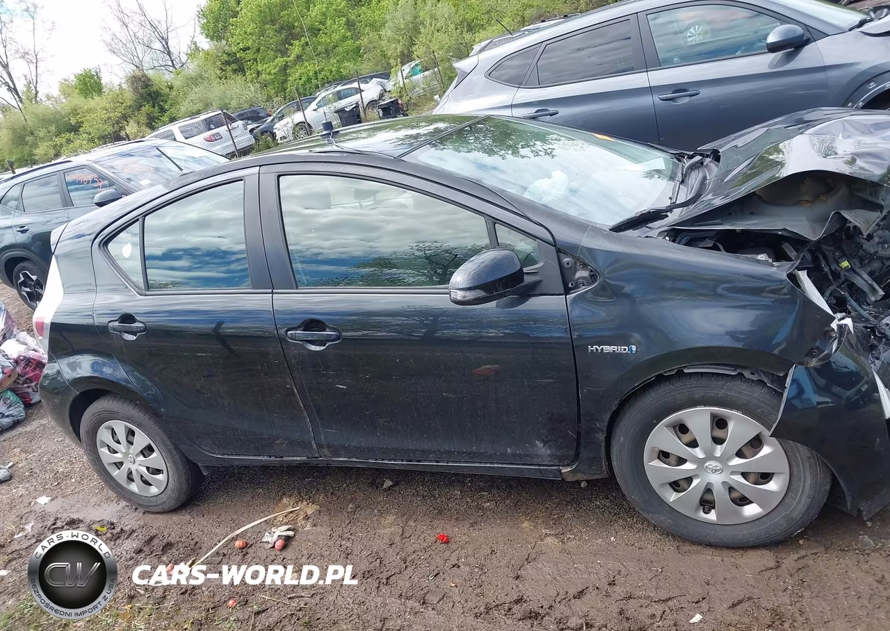 2014 Toyota Prius C Two VIN:JTDKDTB33E1565091 - 13