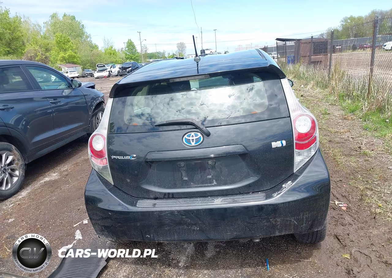 2014 Toyota Prius C Two VIN:JTDKDTB33E1565091 - 16
