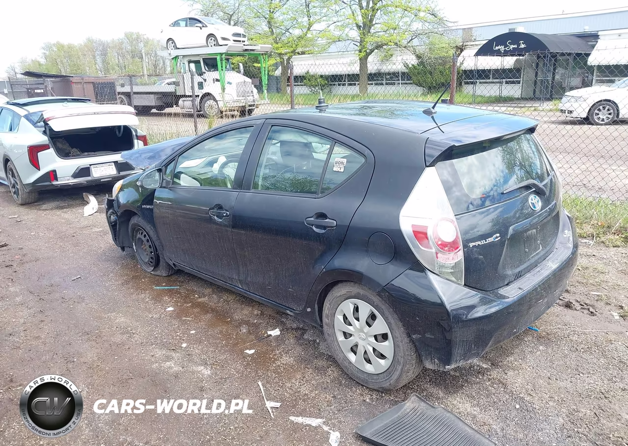 2014 Toyota Prius C Two VIN:JTDKDTB33E1565091 - 3