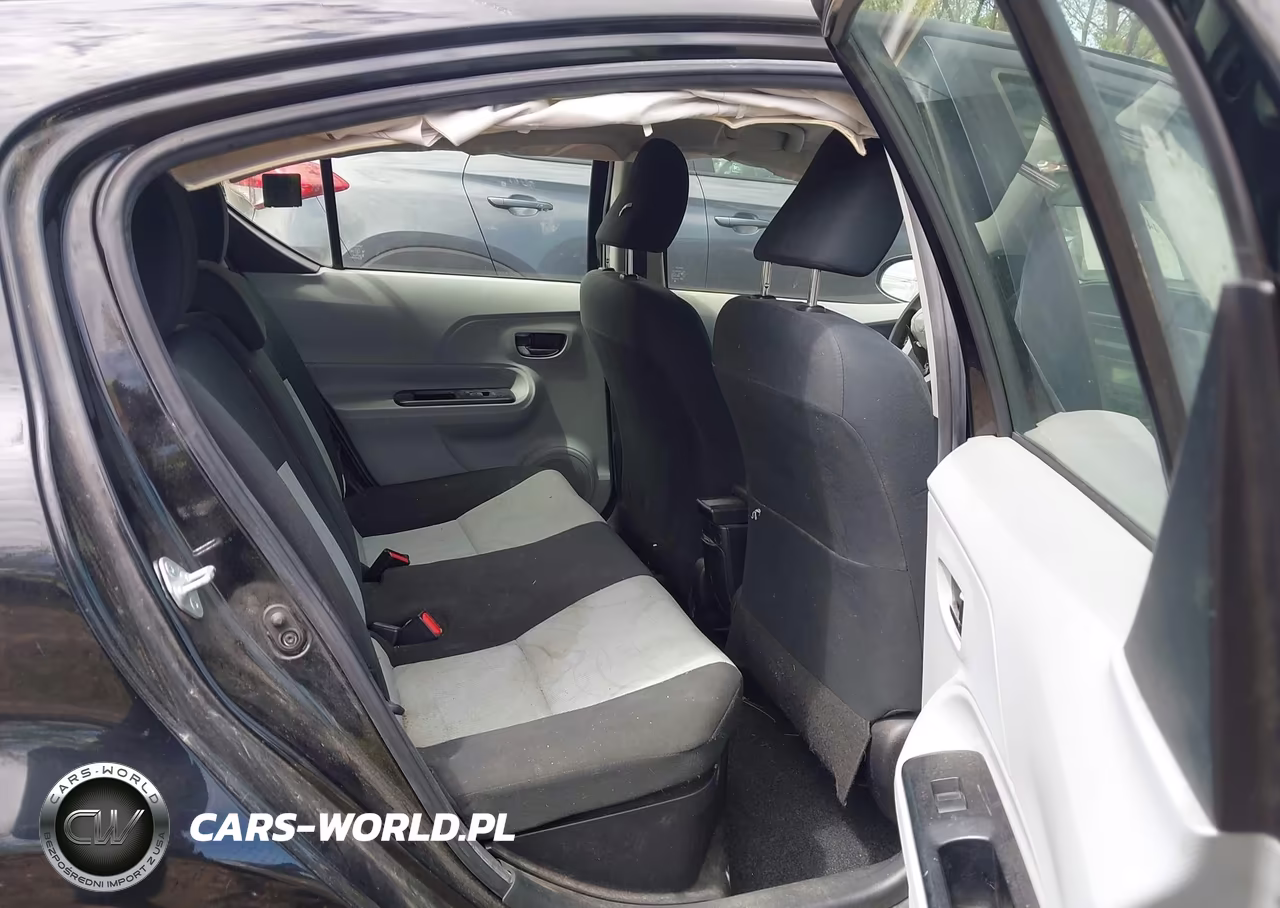 2014 Toyota Prius C Two VIN:JTDKDTB33E1565091 - 8