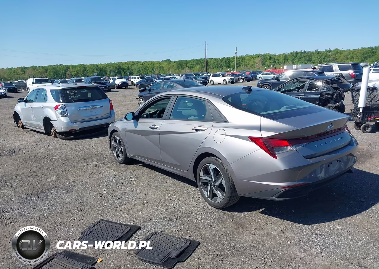 2023 Hyundai Elantra Sel VIN:KMHLS4AG5PU602806 - 3