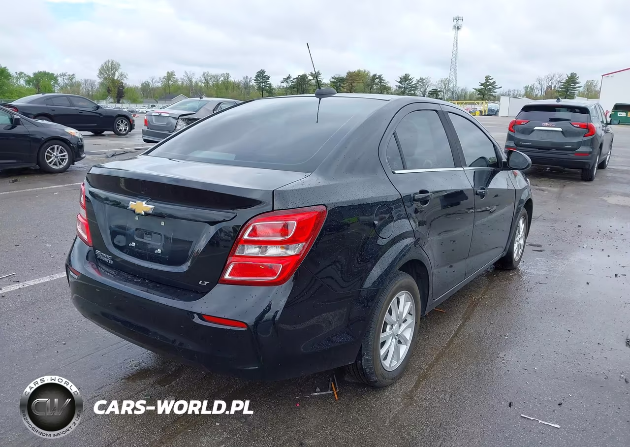 2020 Chevrolet Sonic Fwd Lt VIN:1G1JD5SB9L4110135 - 4