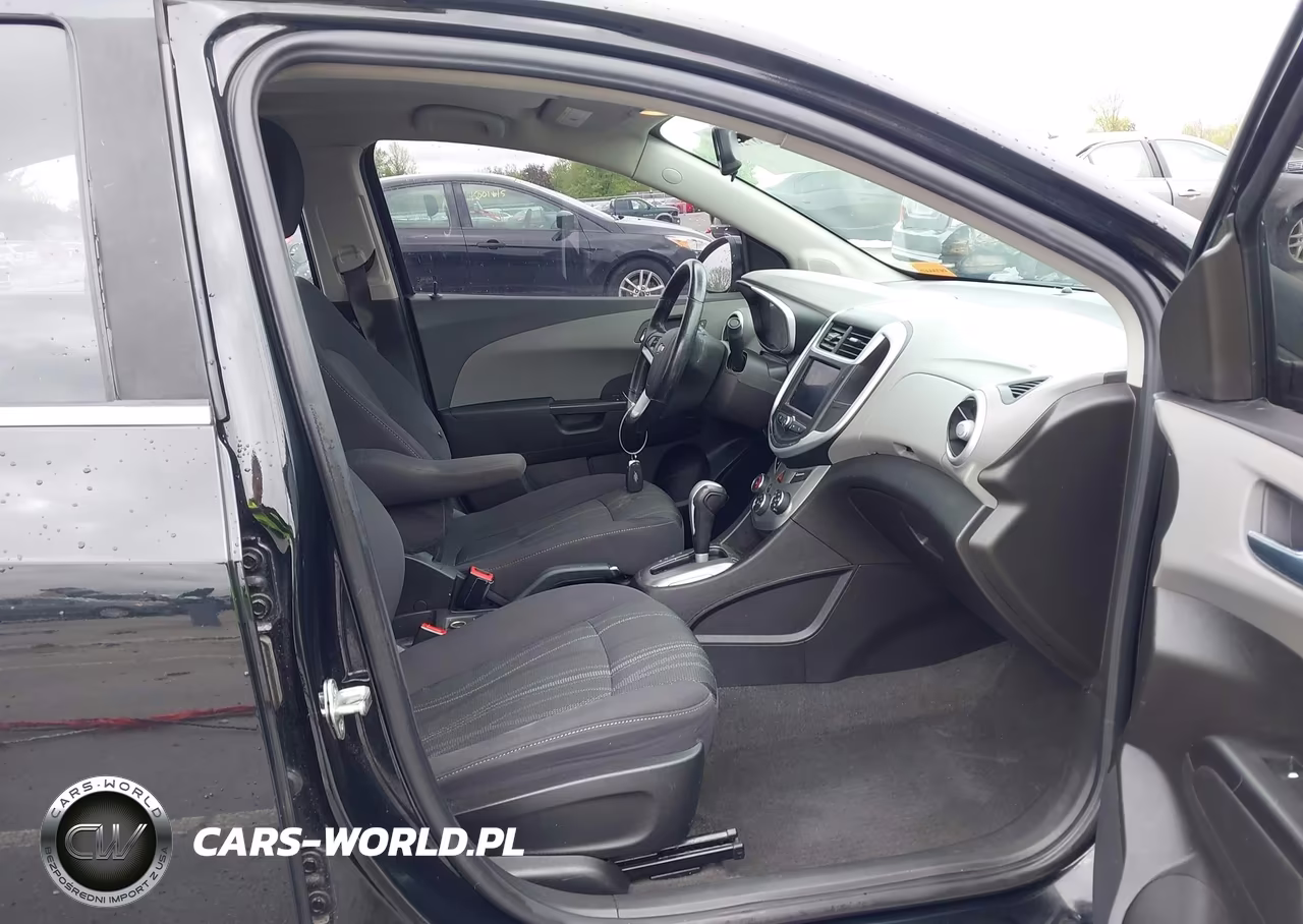 2020 Chevrolet Sonic Fwd Lt VIN:1G1JD5SB9L4110135 - 5