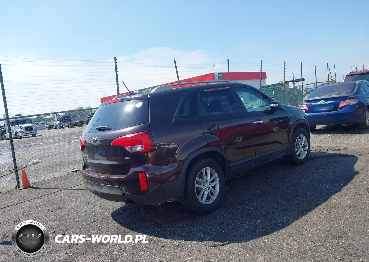 2015 Kia Sorento Lx VIN:5XYKT3A69FG565144 - 4