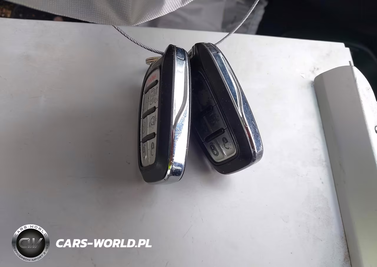 2020 Chrysler Pacifica Touring L Plus VIN:2C4RC1EG5LR282852 - 11