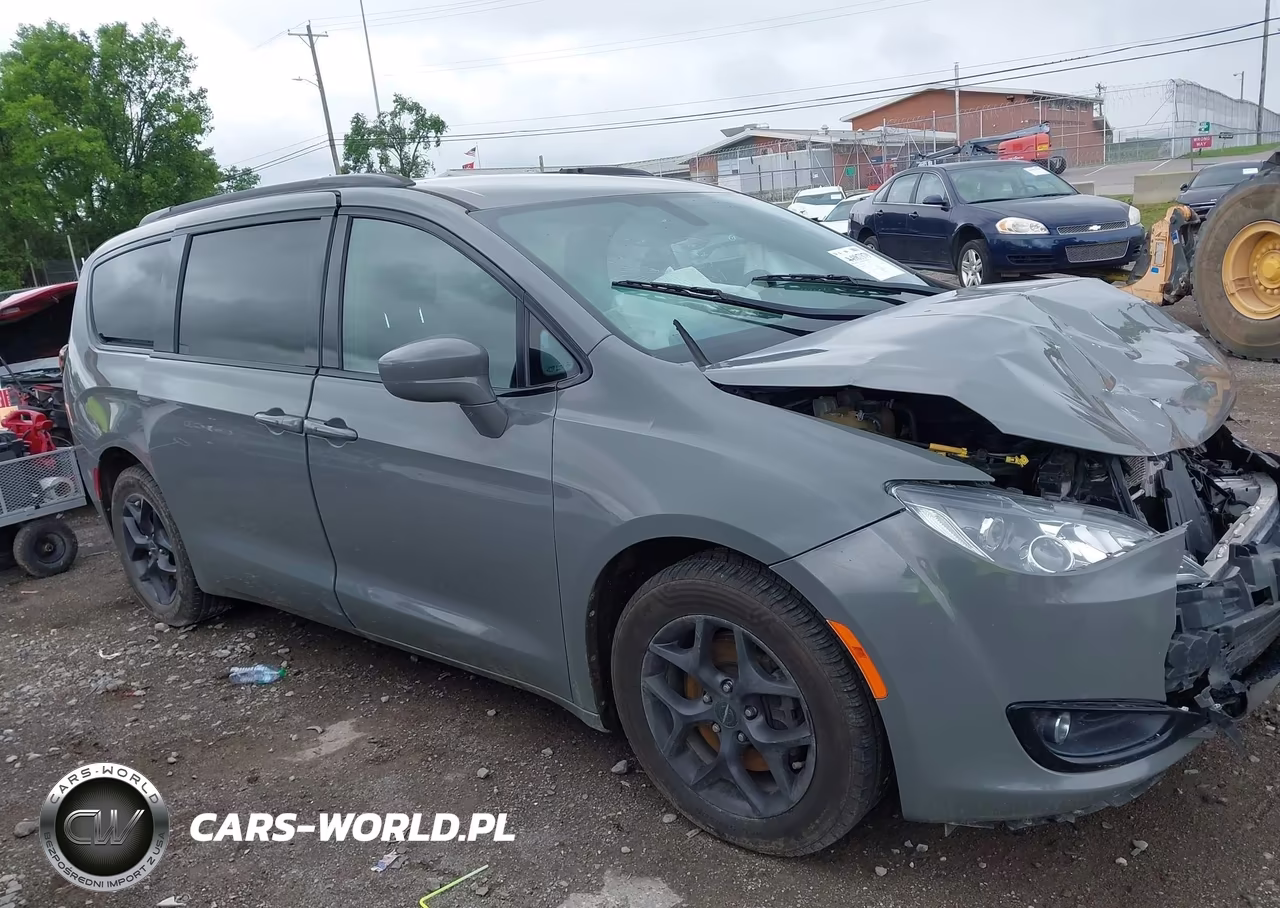 2020 Chrysler Pacifica Touring L Plus VIN:2C4RC1EG5LR282852 - 14