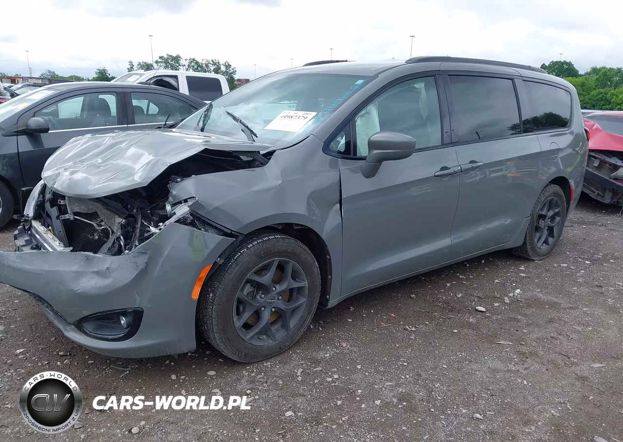2020 Chrysler Pacifica Touring L Plus VIN:2C4RC1EG5LR282852 - 2