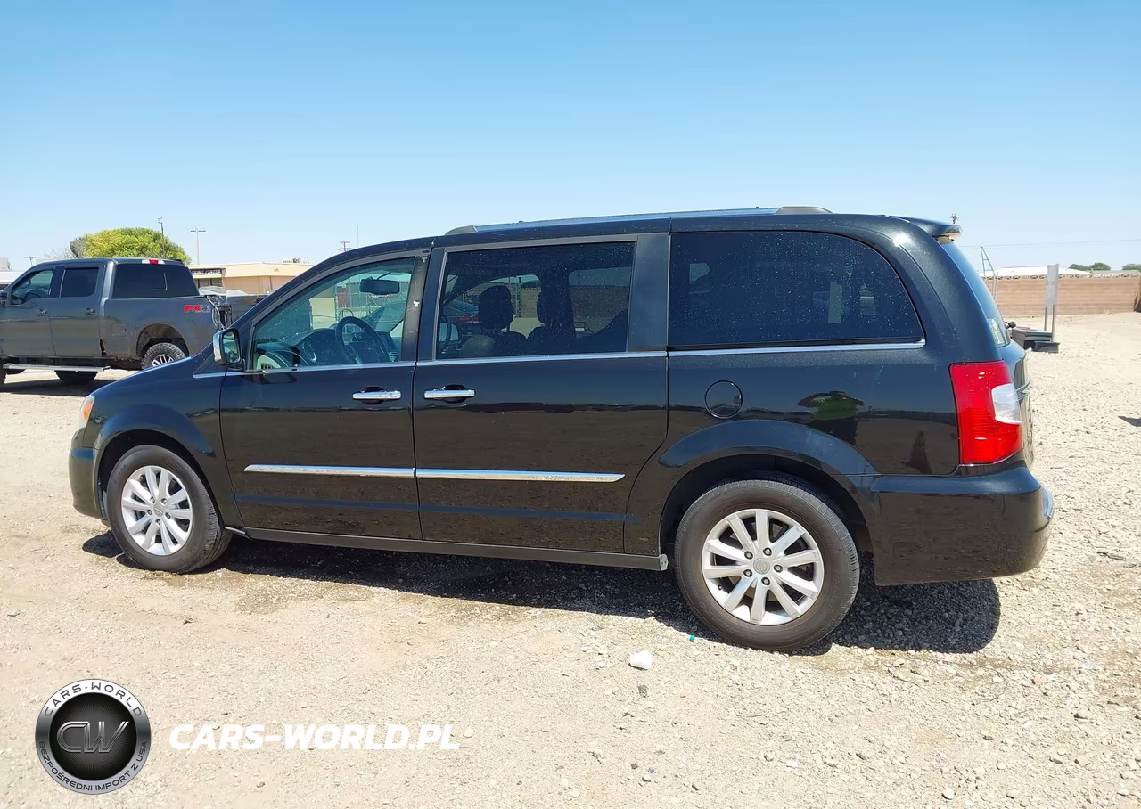 2015 Chrysler Town & Country Limited Platinum VIN:2C4RC1GG9FR731399 - 14