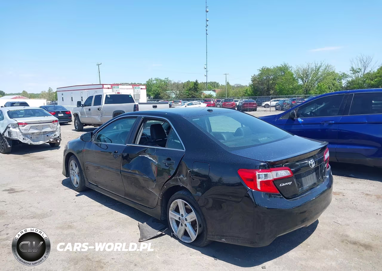 2014 Toyota Camry Se VIN:4T1BF1FK2EU832991 - 3