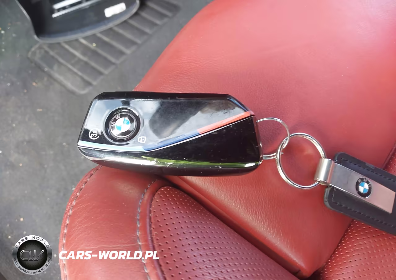 2025 BMW X6 M VIN:5YM23ET06S9X13483 - 11