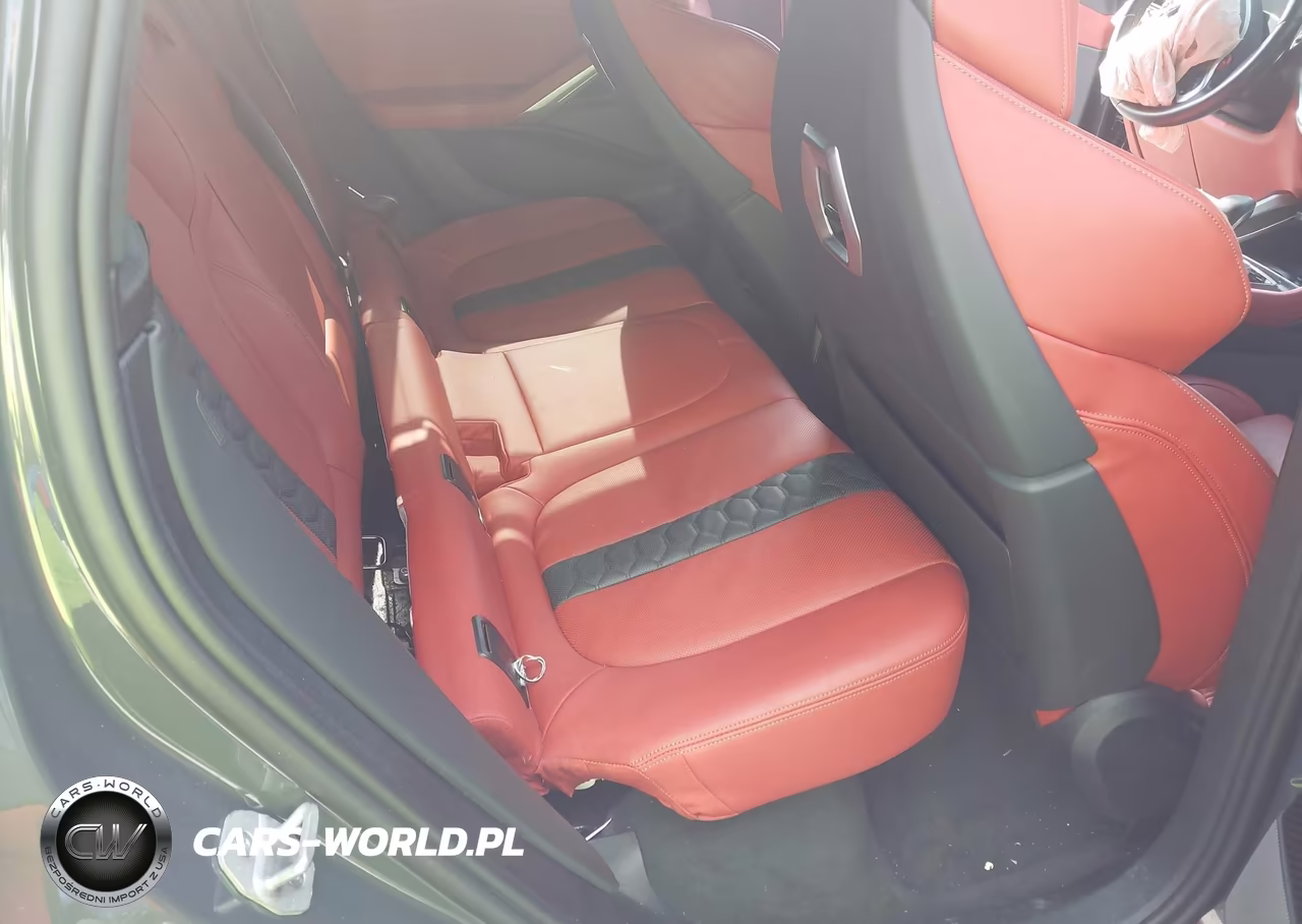2025 BMW X6 M VIN:5YM23ET06S9X13483 - 8
