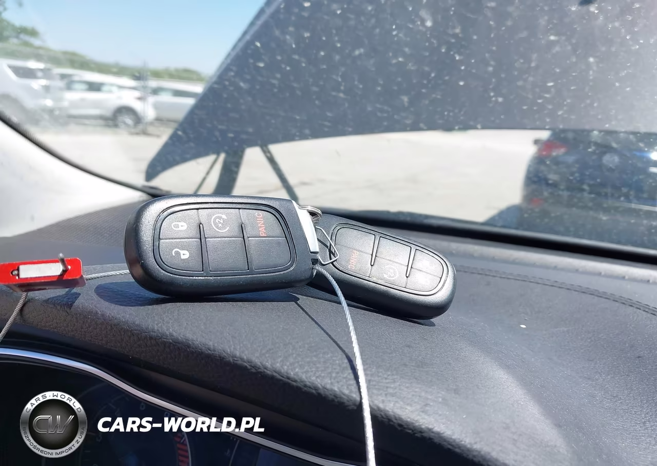 2019 Jeep Cherokee Latitude Plus 4X4 VIN:1C4PJMLX5KD270509 - 11
