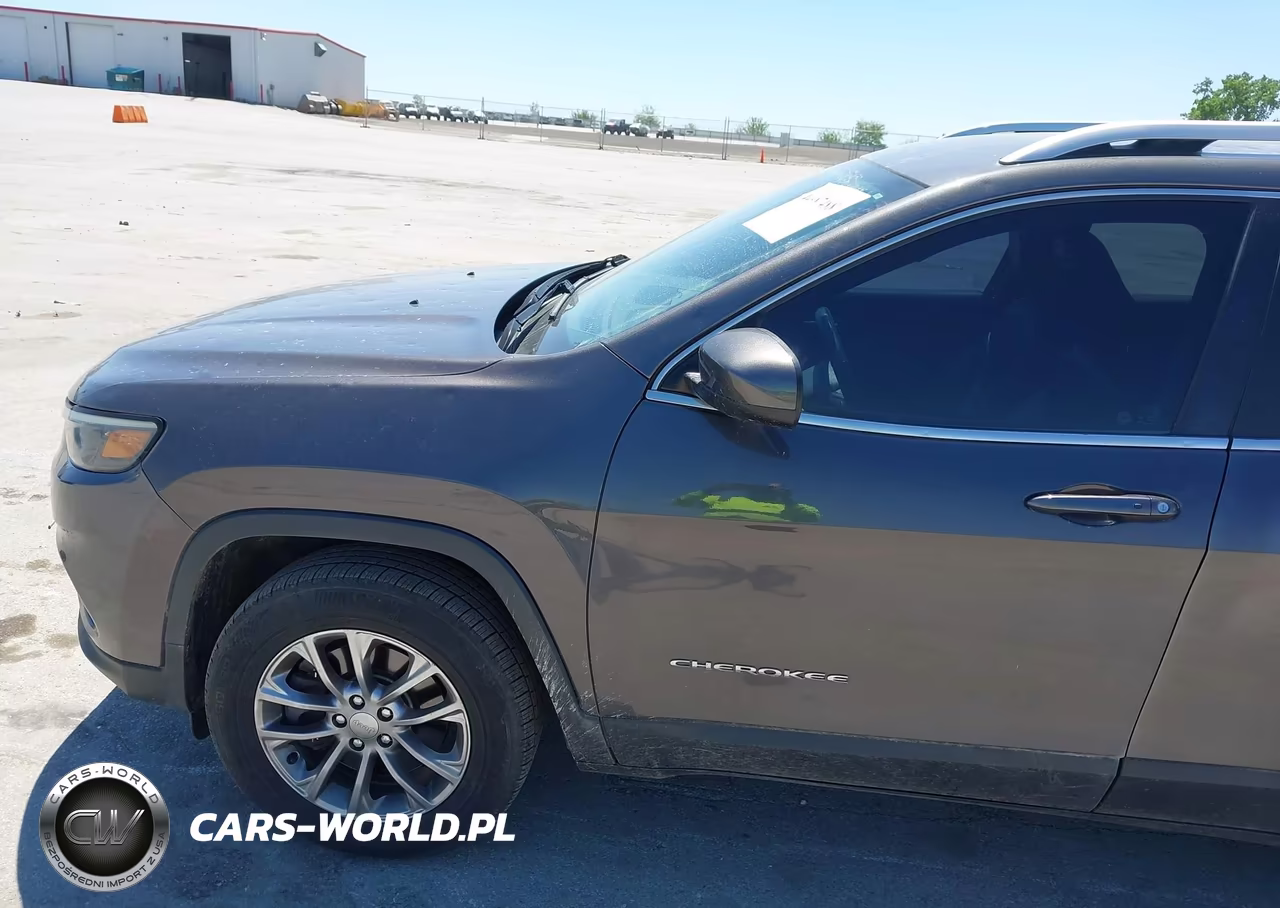 2019 Jeep Cherokee Latitude Plus 4X4 VIN:1C4PJMLX5KD270509 - 17