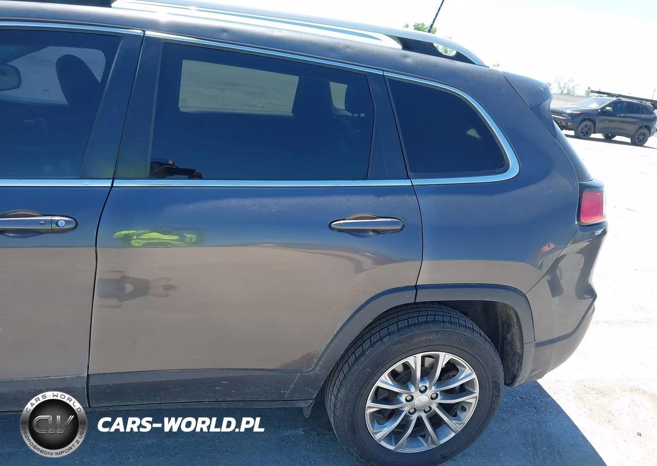 2019 Jeep Cherokee Latitude Plus 4X4 VIN:1C4PJMLX5KD270509 - 18