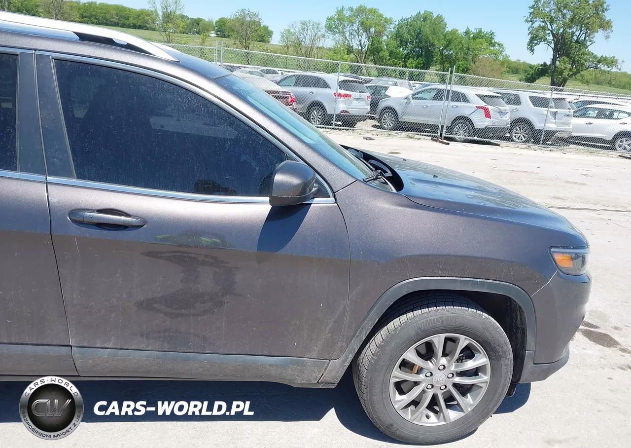 2019 Jeep Cherokee Latitude Plus 4X4 VIN:1C4PJMLX5KD270509 - 19