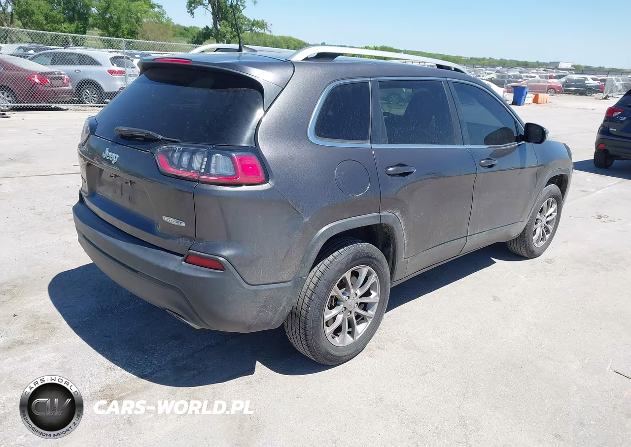 2019 Jeep Cherokee Latitude Plus 4X4 VIN:1C4PJMLX5KD270509 - 4