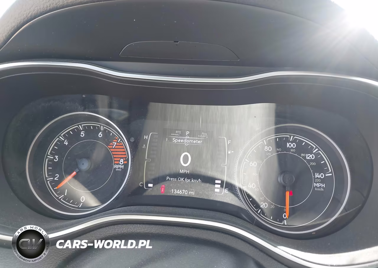 2019 Jeep Cherokee Latitude Plus 4X4 VIN:1C4PJMLX5KD270509 - 7